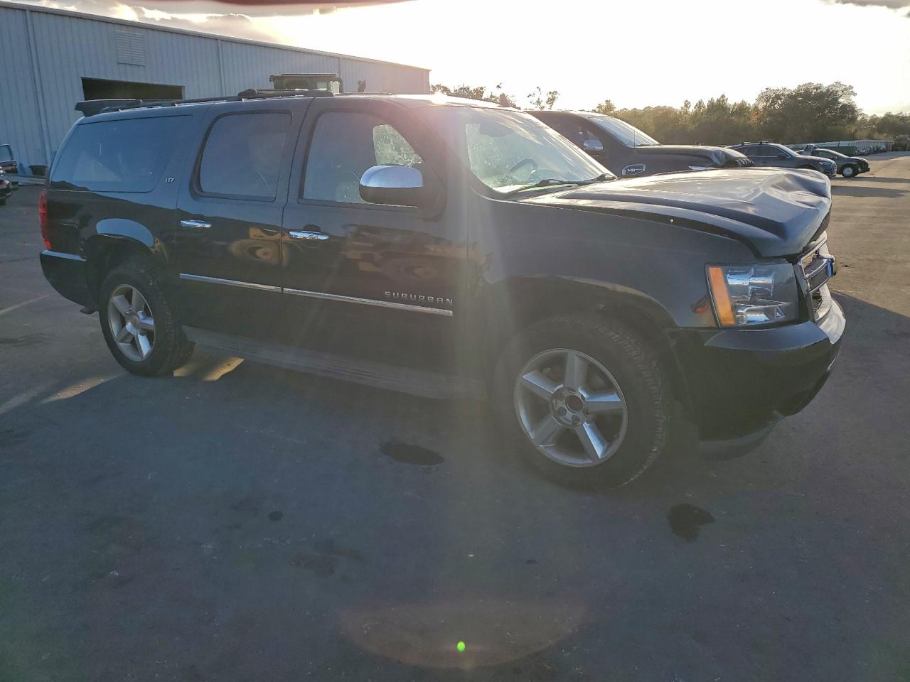 2013 CHEVROLET SUBURBAN C1500 LTZ photo 4