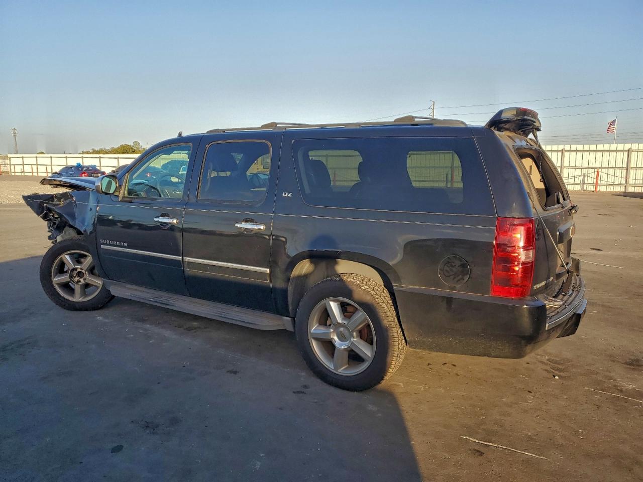 2013 CHEVROLET SUBURBAN C1500 LTZ photo 2