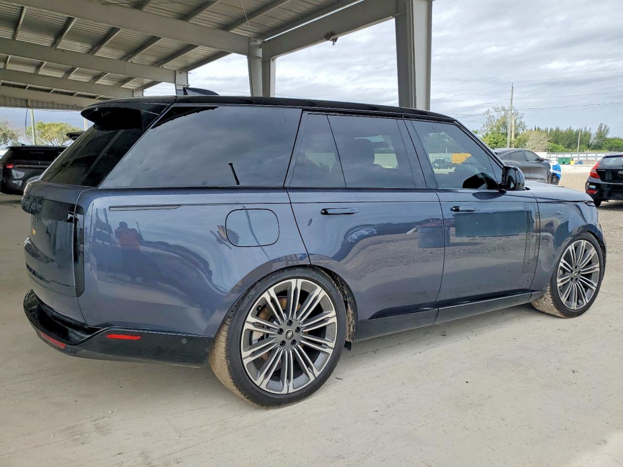 2025 LAND ROVER RANGE ROVER SE photo 3
