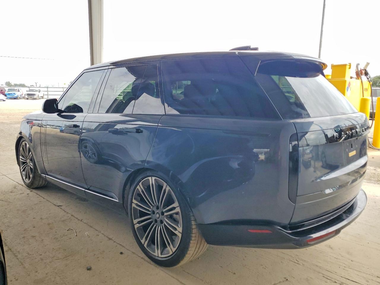 2025 LAND ROVER RANGE ROVER SE photo 2
