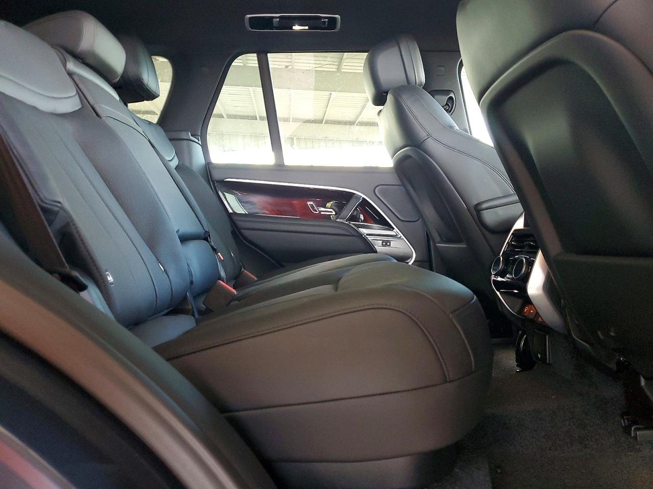 2025 LAND ROVER RANGE ROVER SE photo 11