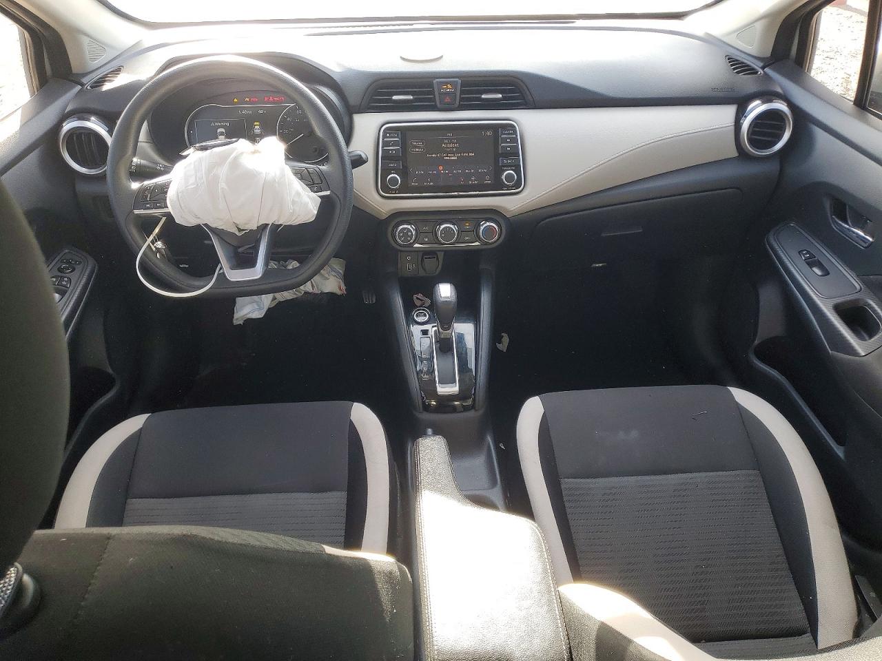 2021 NISSAN VERSA SV photo 8