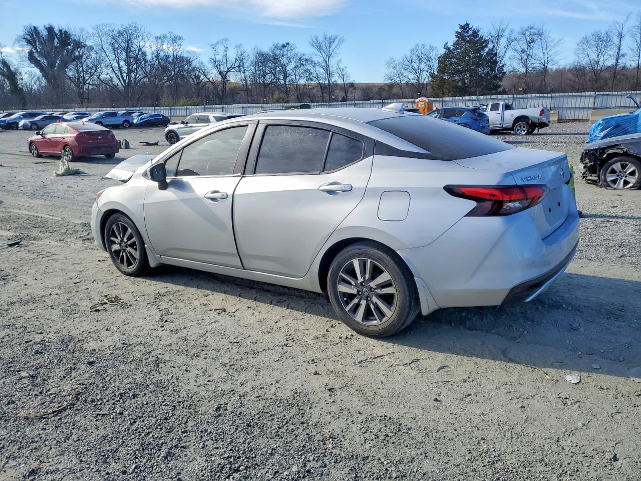 2021 NISSAN VERSA SV photo 2