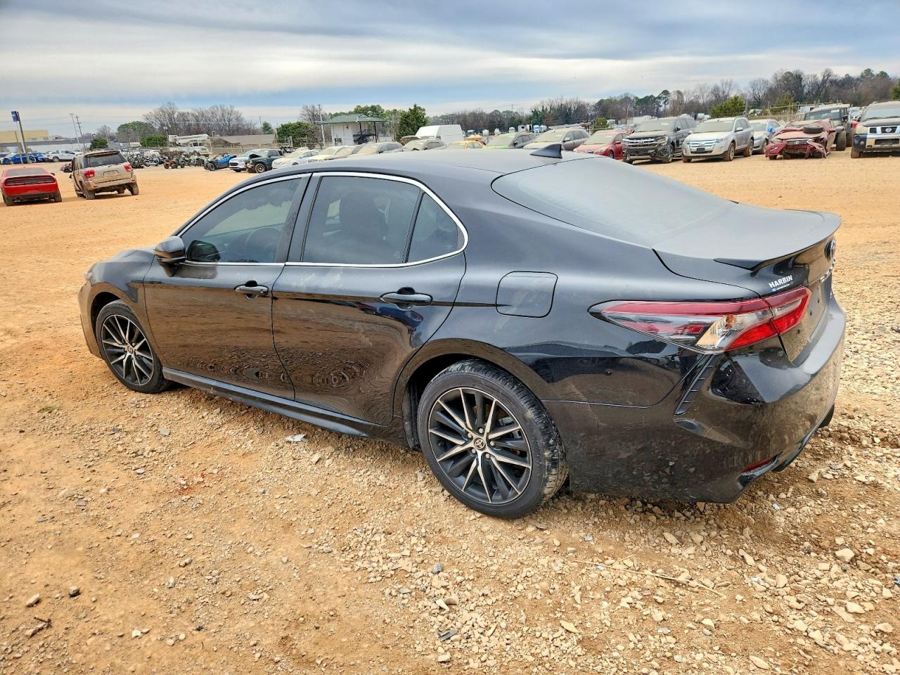 2021 TOYOTA CAMRY SE photo 3