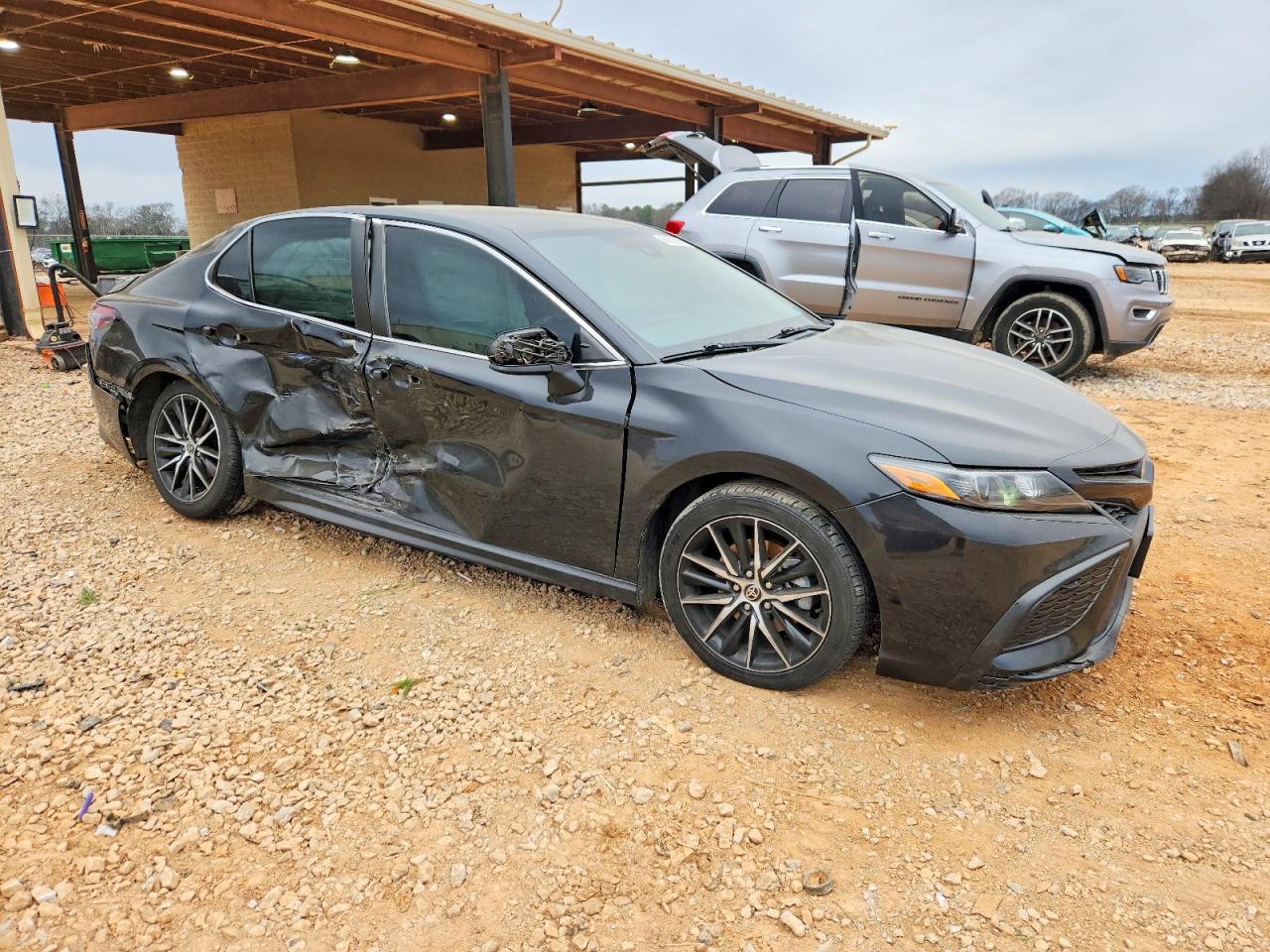 2021 TOYOTA CAMRY SE photo 7