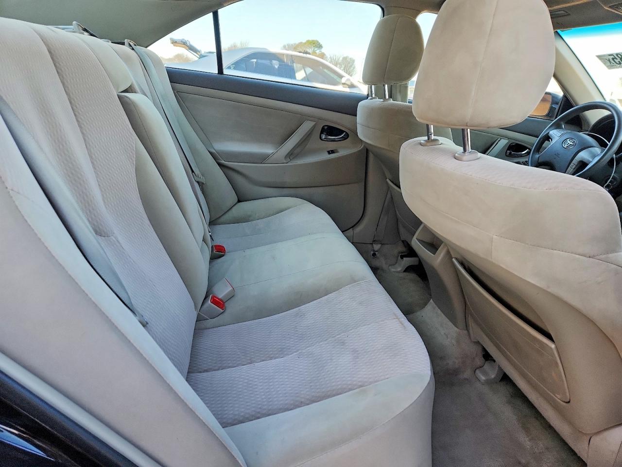2011 TOYOTA CAMRY photo 10