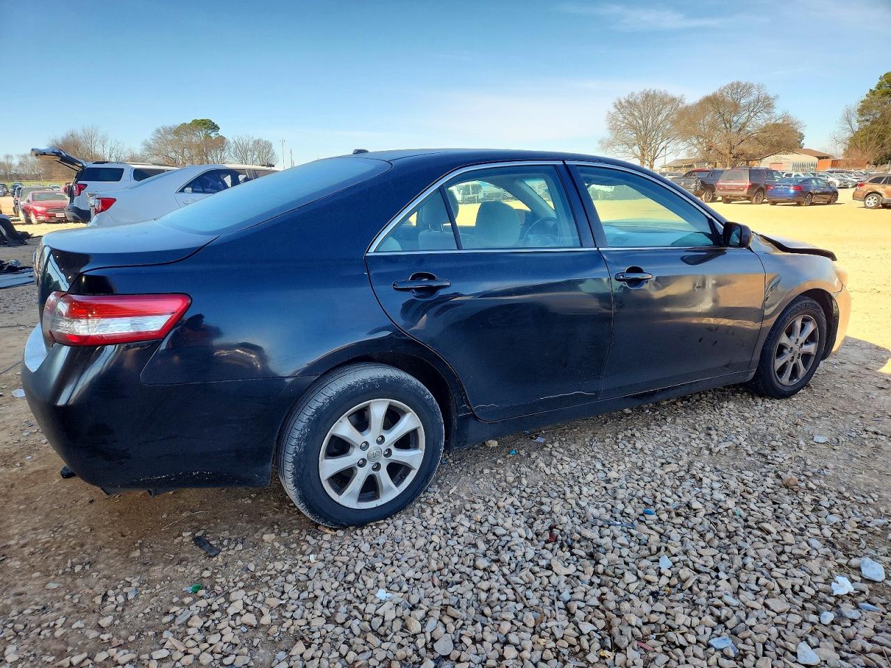 2011 TOYOTA CAMRY photo 3