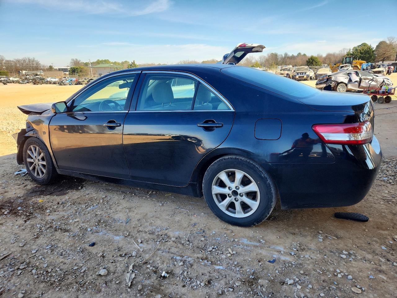 2011 TOYOTA CAMRY photo 2