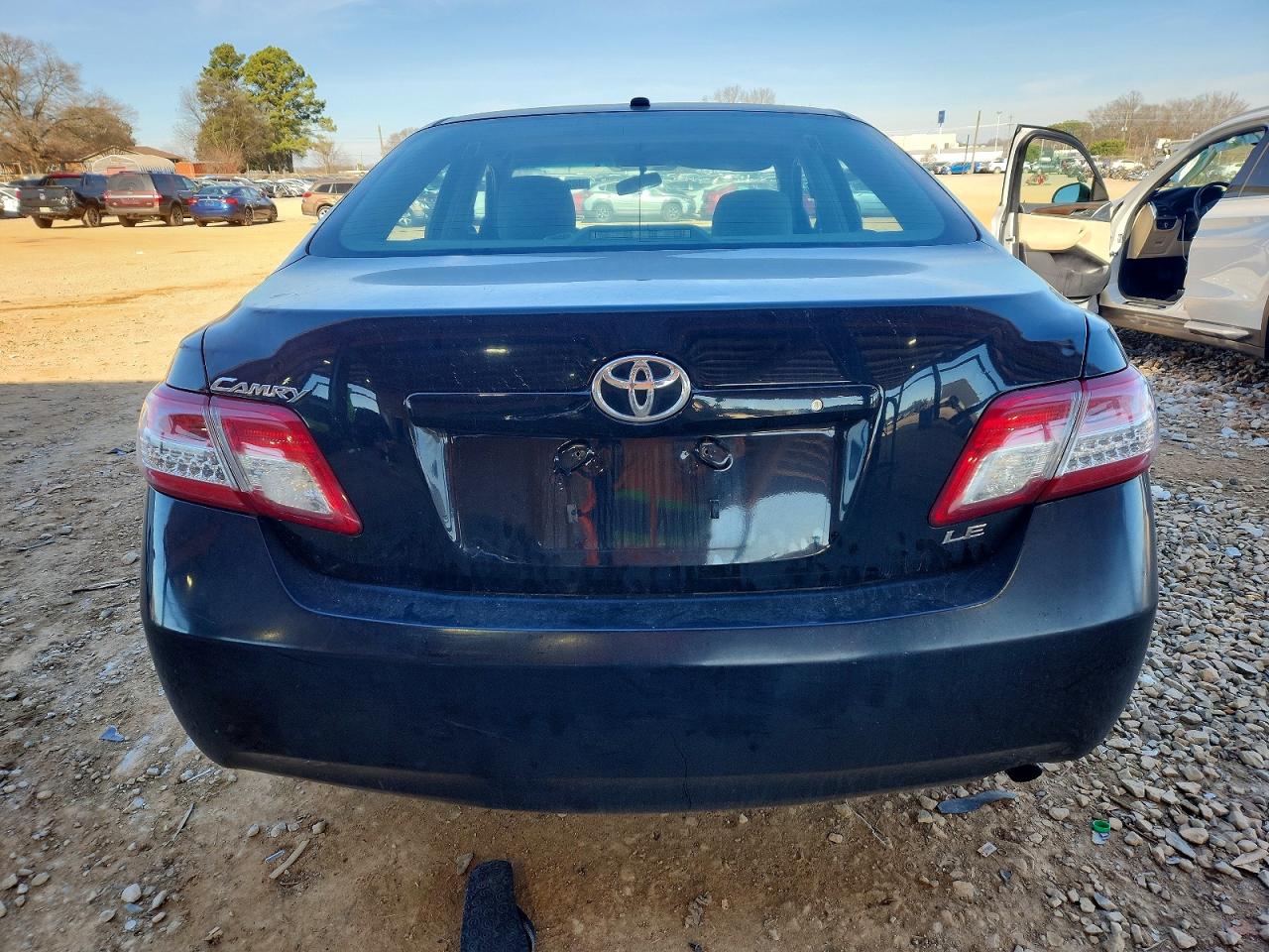 2011 TOYOTA CAMRY photo 6