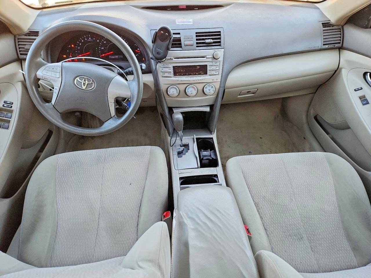 2011 TOYOTA CAMRY photo 8
