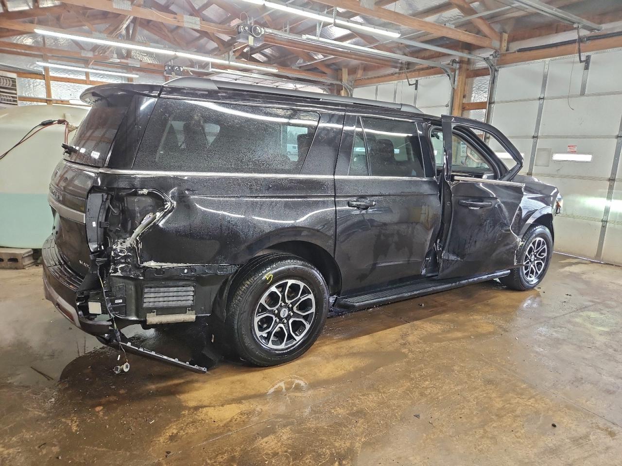 2024 FORD EXPEDITION MAX XLT photo 3