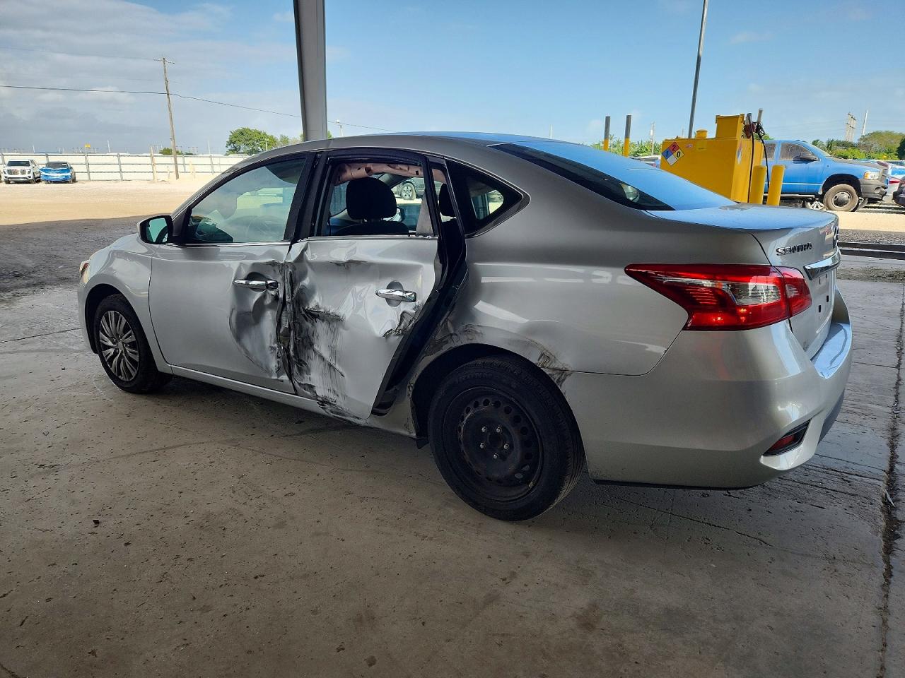 2018 NISSAN SENTRA S photo 2