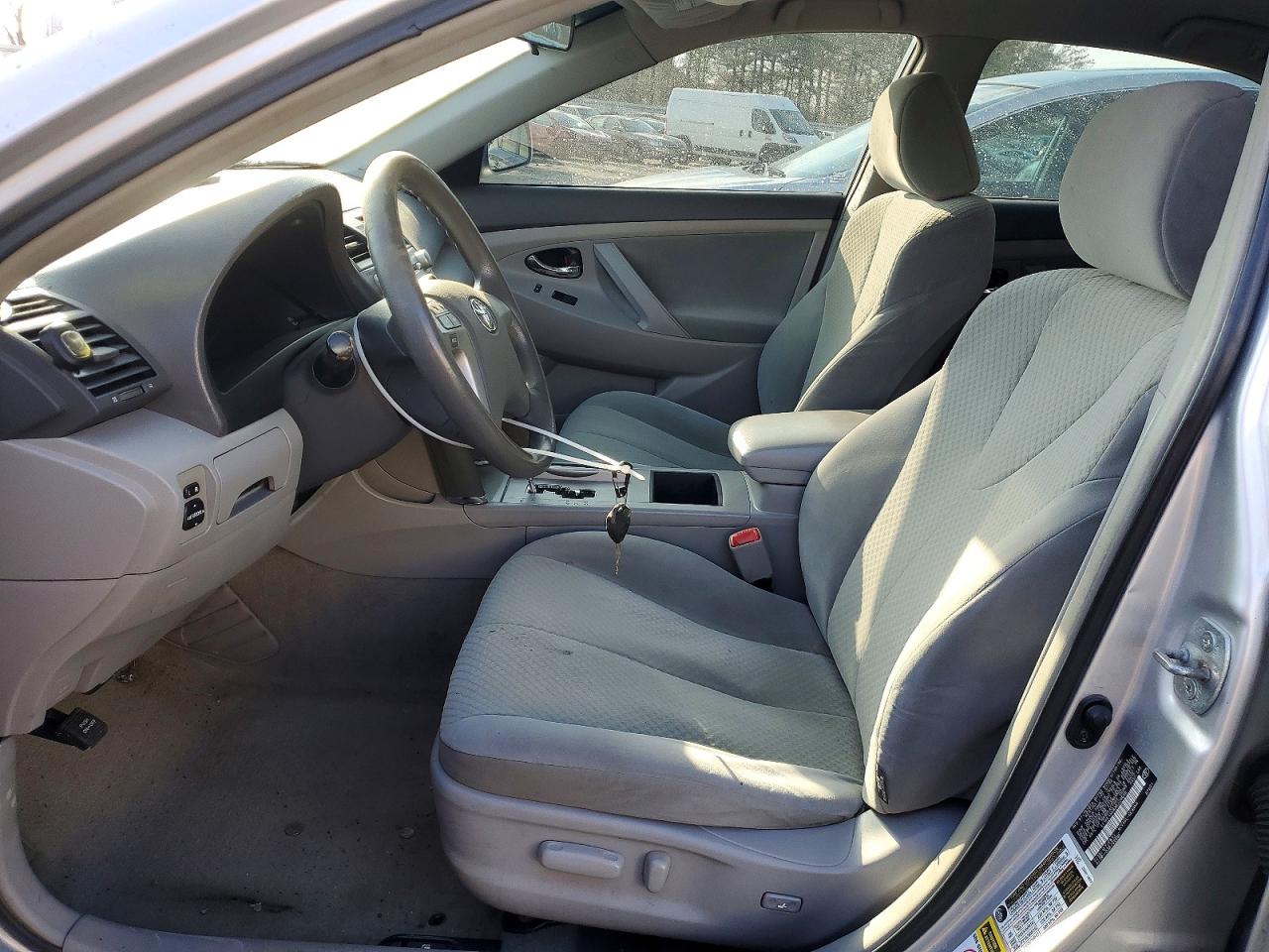 2009 TOYOTA CAMRY LE photo 7