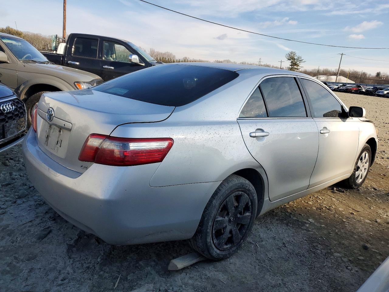 2009 TOYOTA CAMRY LE photo 3