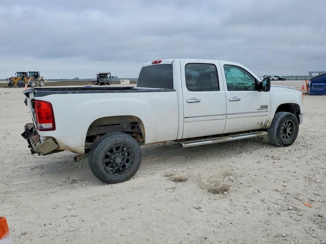 2012 GMC SIERRA C2500 SLE photo 3