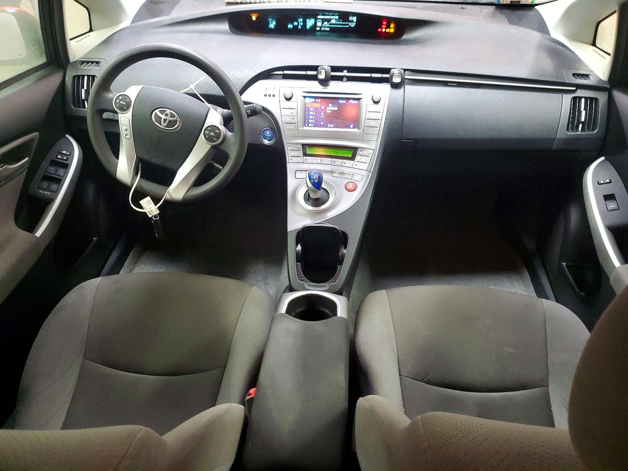 2013 TOYOTA PRIUS photo 8