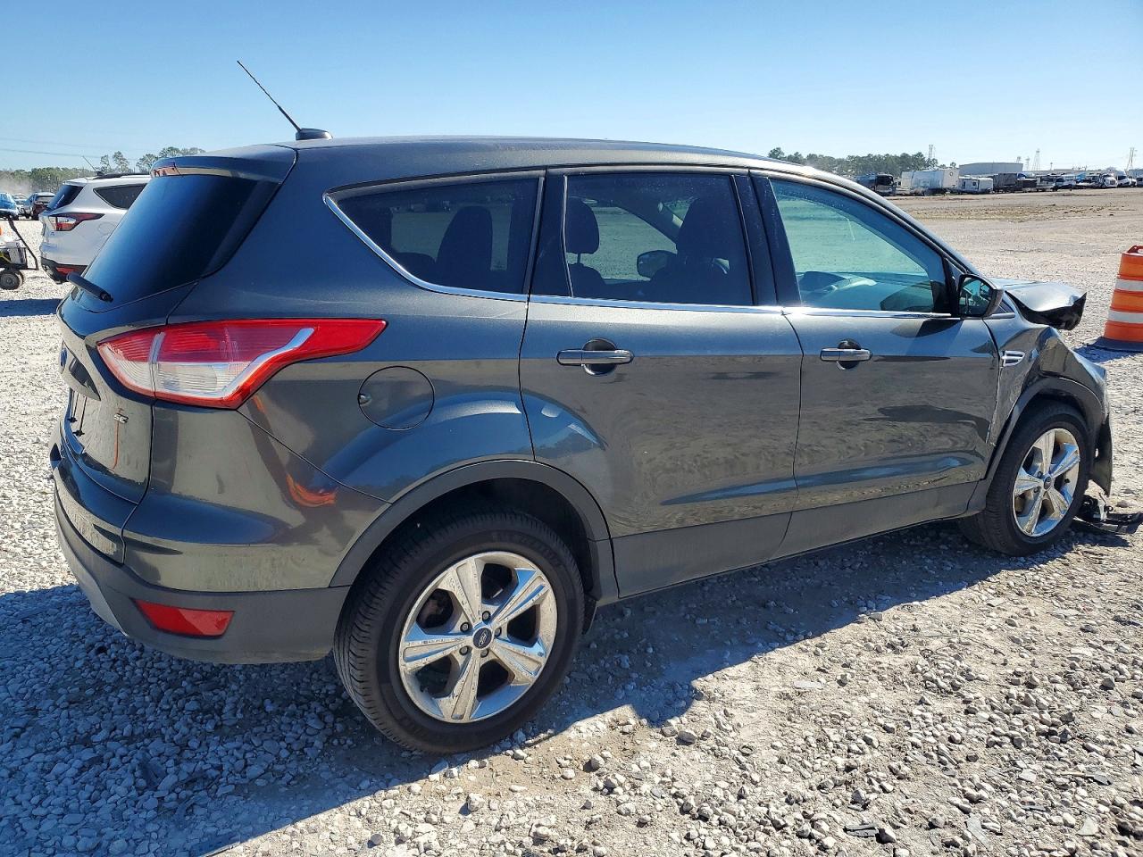 2016 FORD ESCAPE SE photo 3