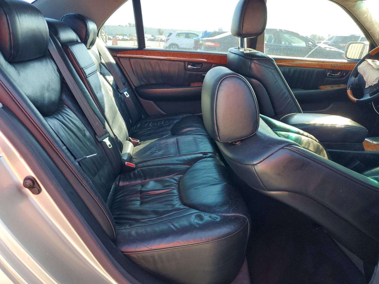 2002 LEXUS LS 430 photo 10