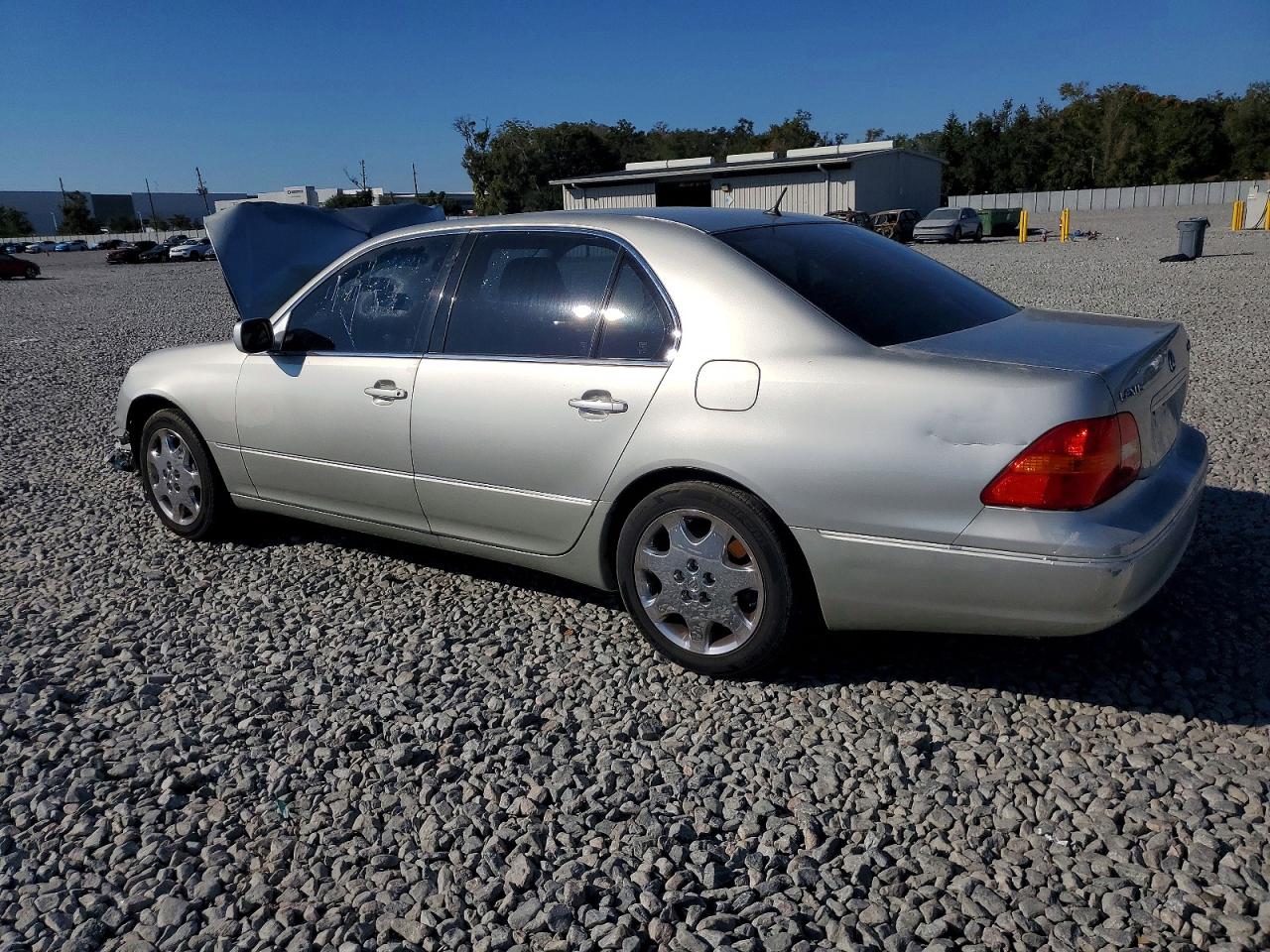 2002 LEXUS LS 430 photo 2