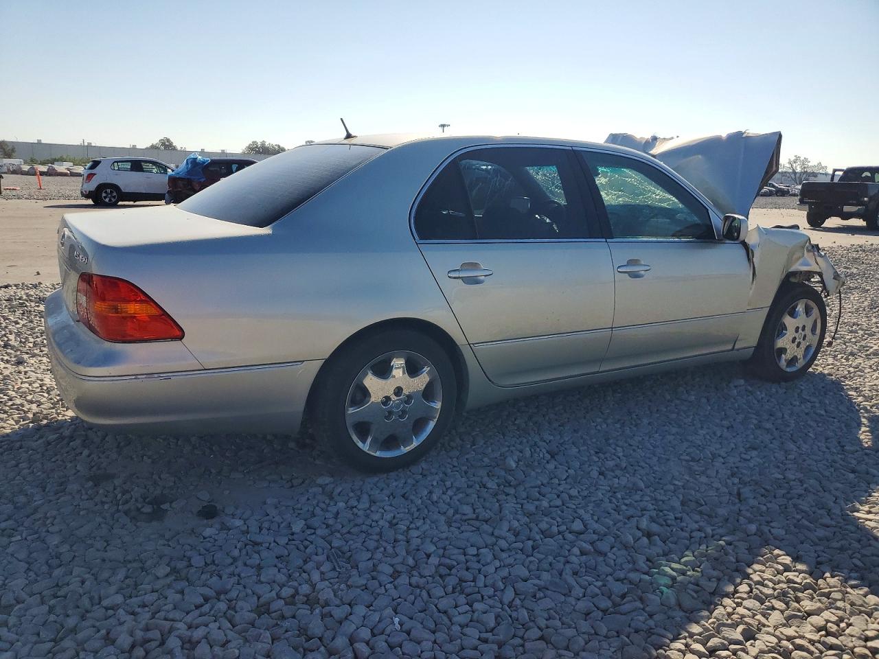2002 LEXUS LS 430 photo 3
