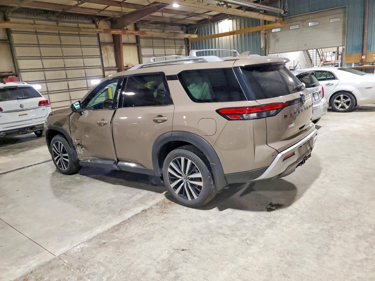 2023 NISSAN PATHFINDER PLATINUM photo 2
