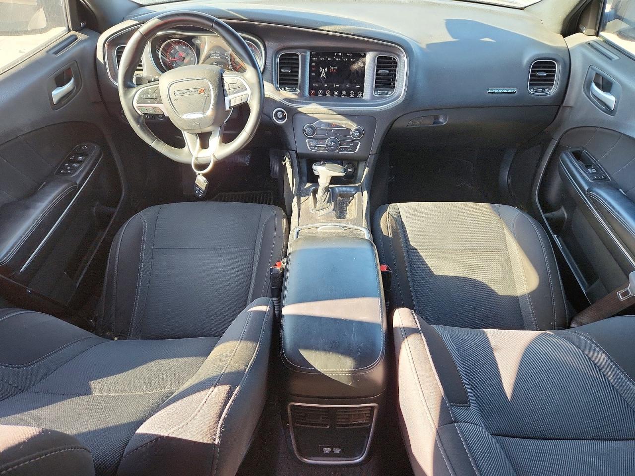 2017 DODGE CHARGER SXT photo 8