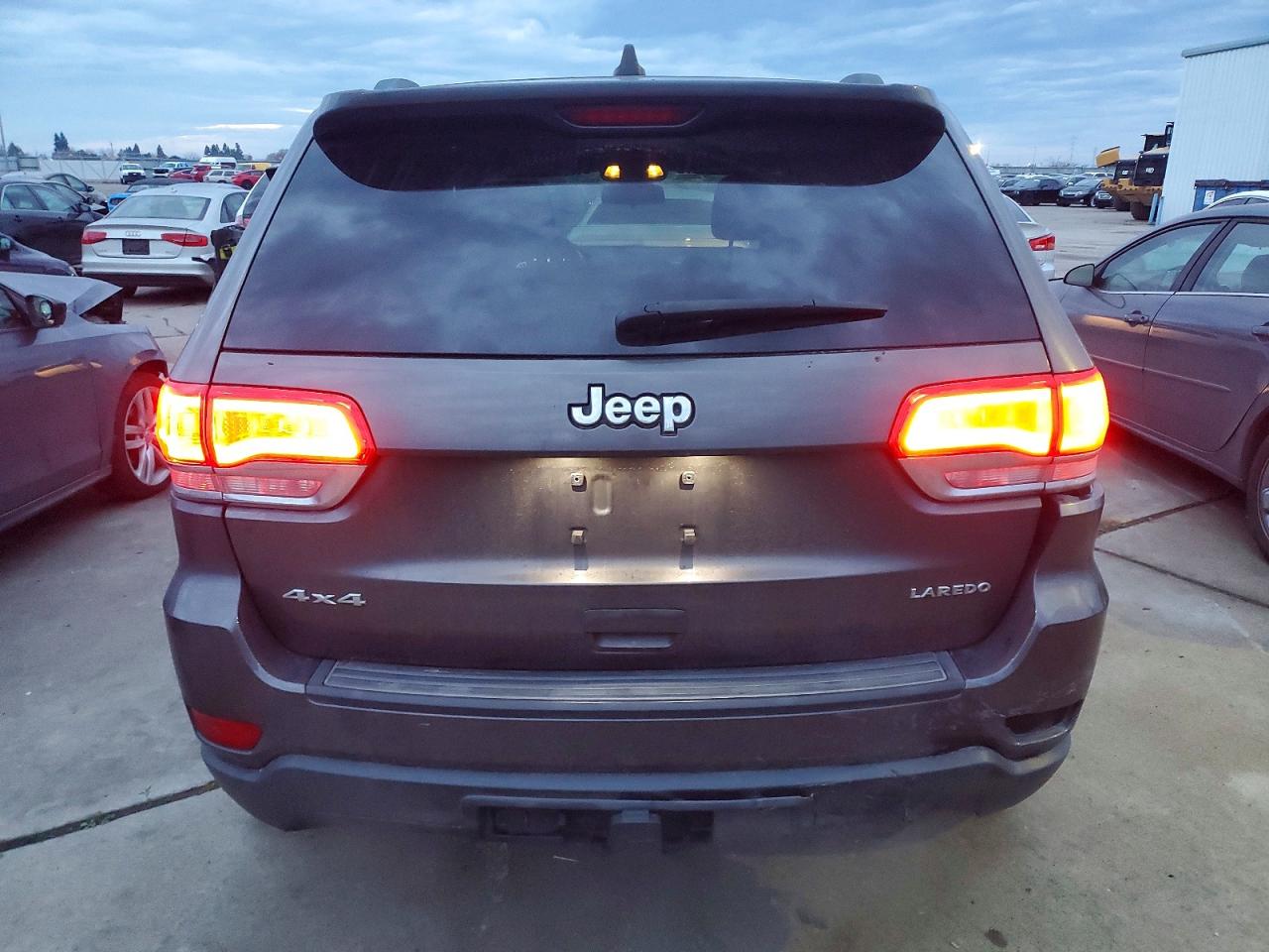 2014 JEEP GRAND CHEROKEE LAREDO photo 6
