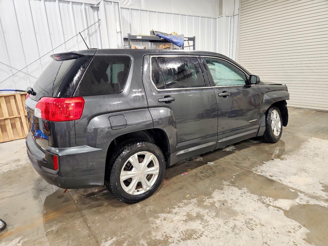 2017 GMC TERRAIN SLE photo 3