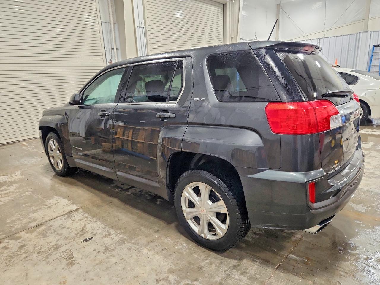 2017 GMC TERRAIN SLE photo 2