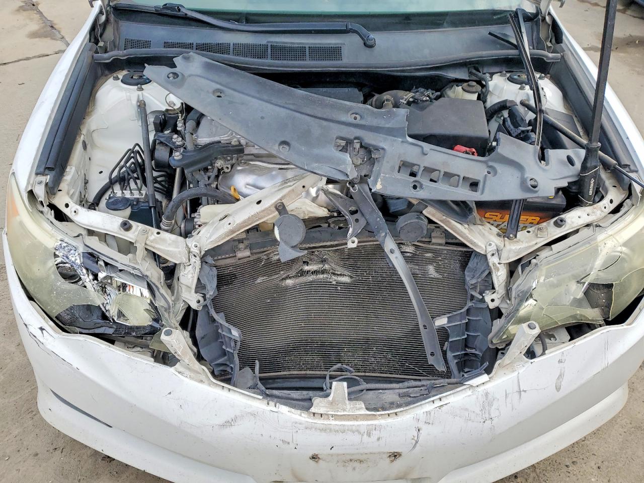 2014 TOYOTA CAMRY L photo 11