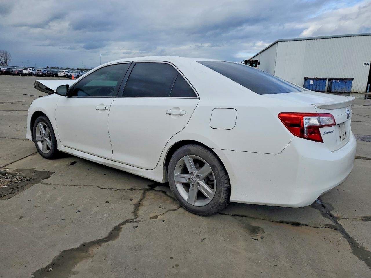2014 TOYOTA CAMRY L photo 2
