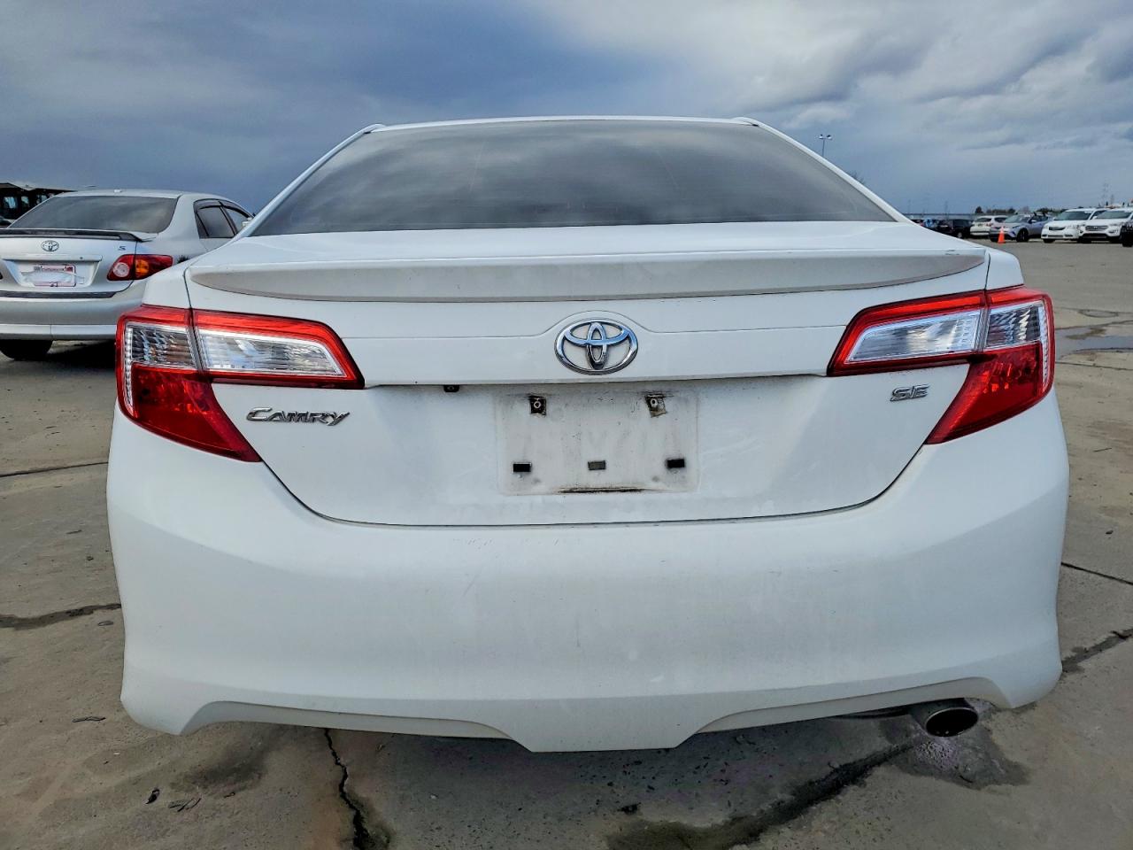 2014 TOYOTA CAMRY L photo 6