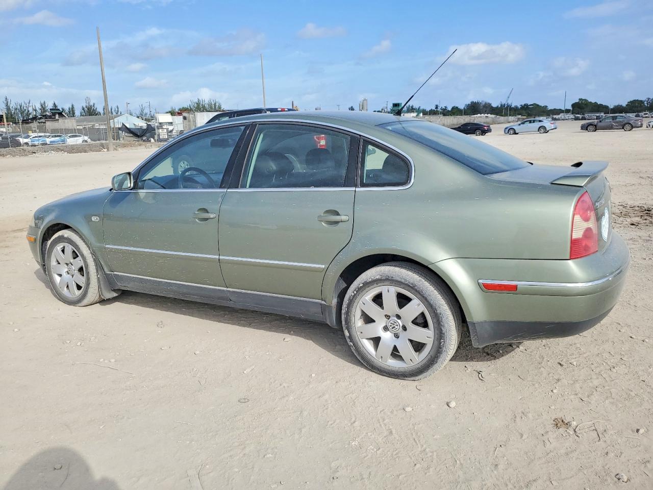 2003 VOLKSWAGEN PASSAT GLX 4MOTION photo 2