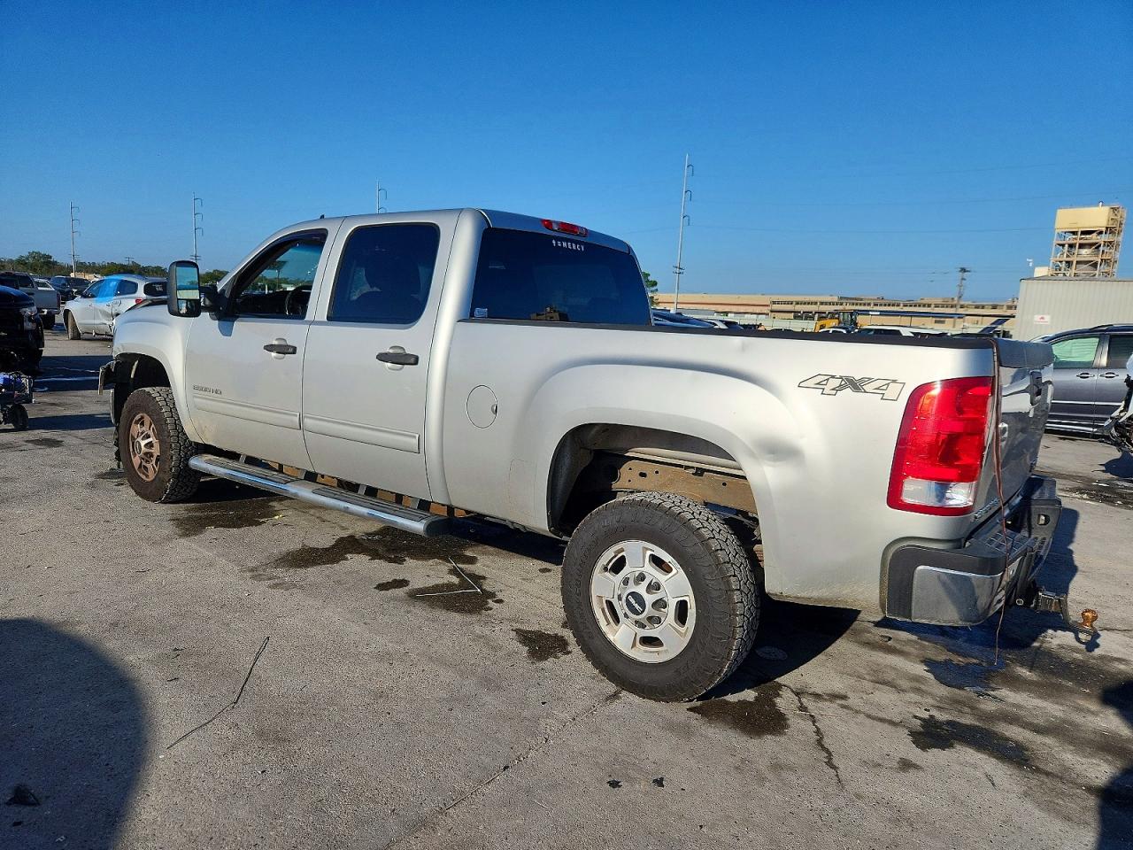2011 GMC SIERRA K2500 SLE photo 2