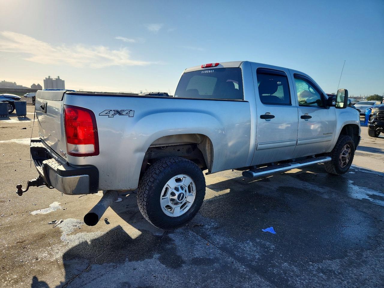 2011 GMC SIERRA K2500 SLE photo 3