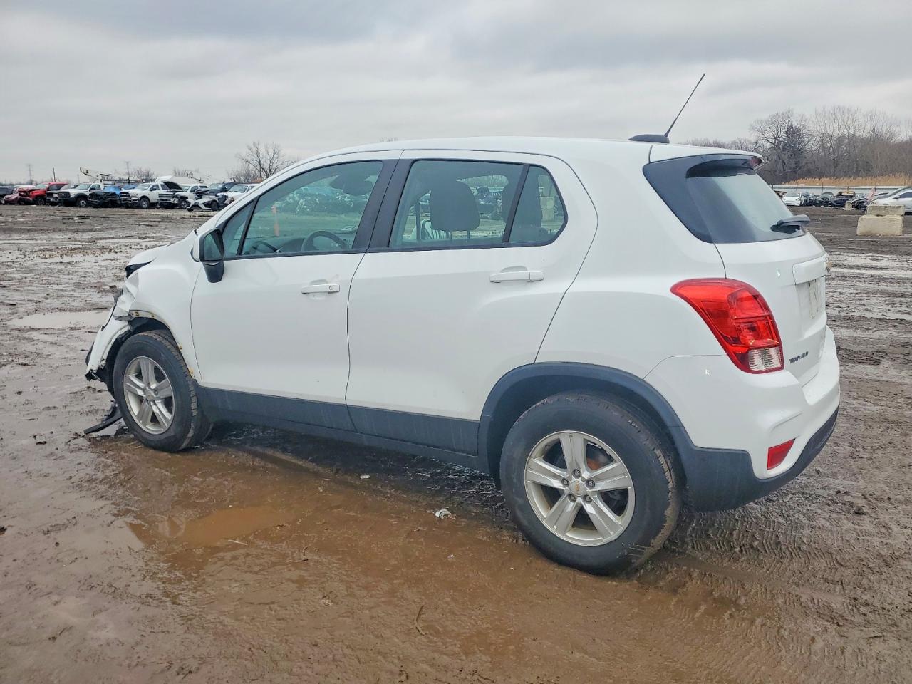 2017 CHEVROLET TRAX LS photo 2