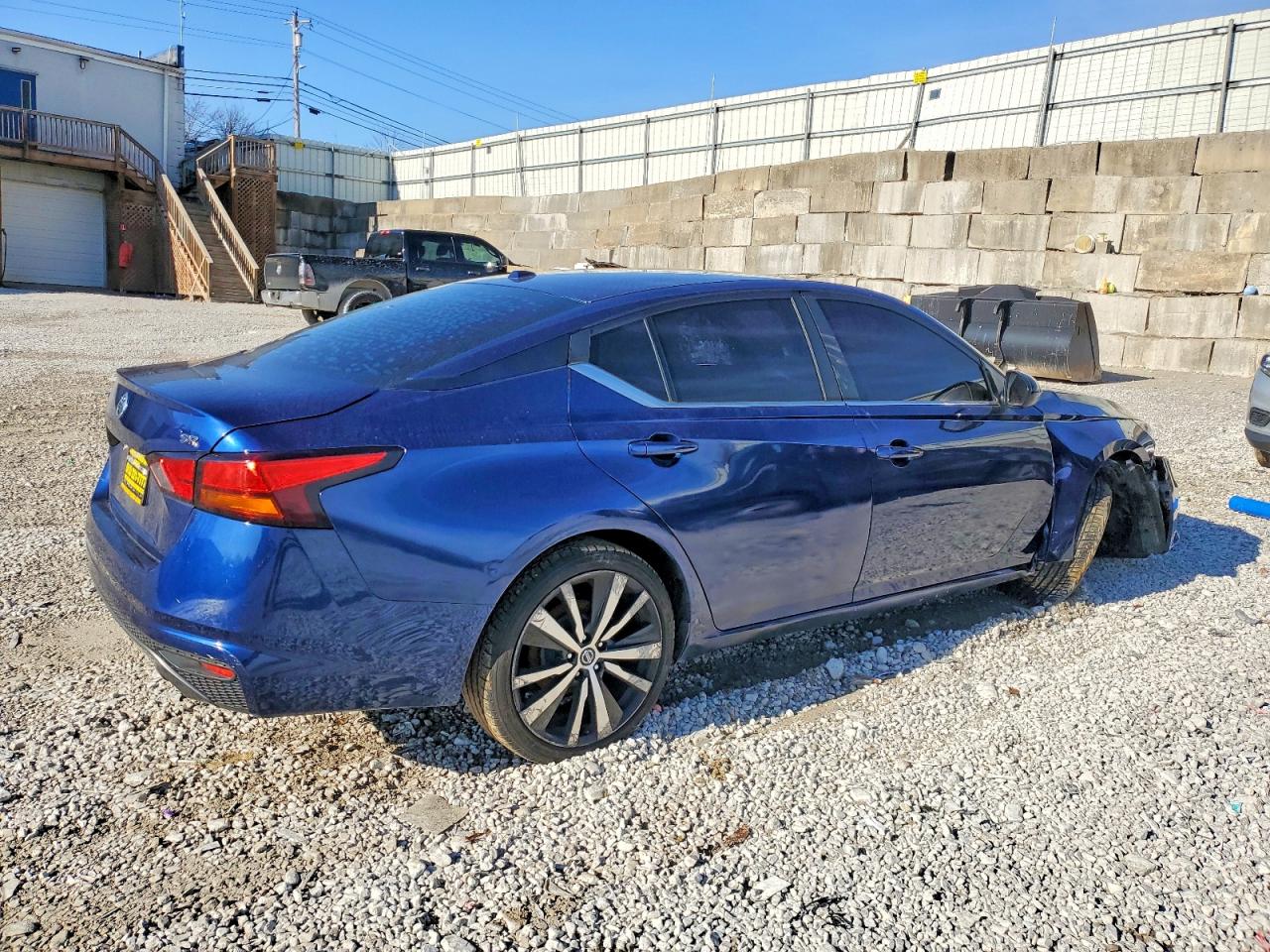 2019 NISSAN ALTIMA SR photo 3