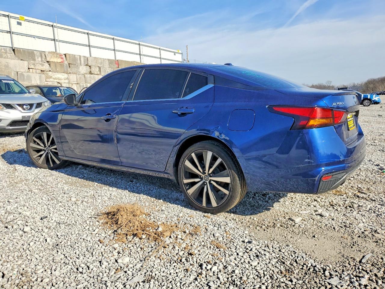 2019 NISSAN ALTIMA SR photo 2