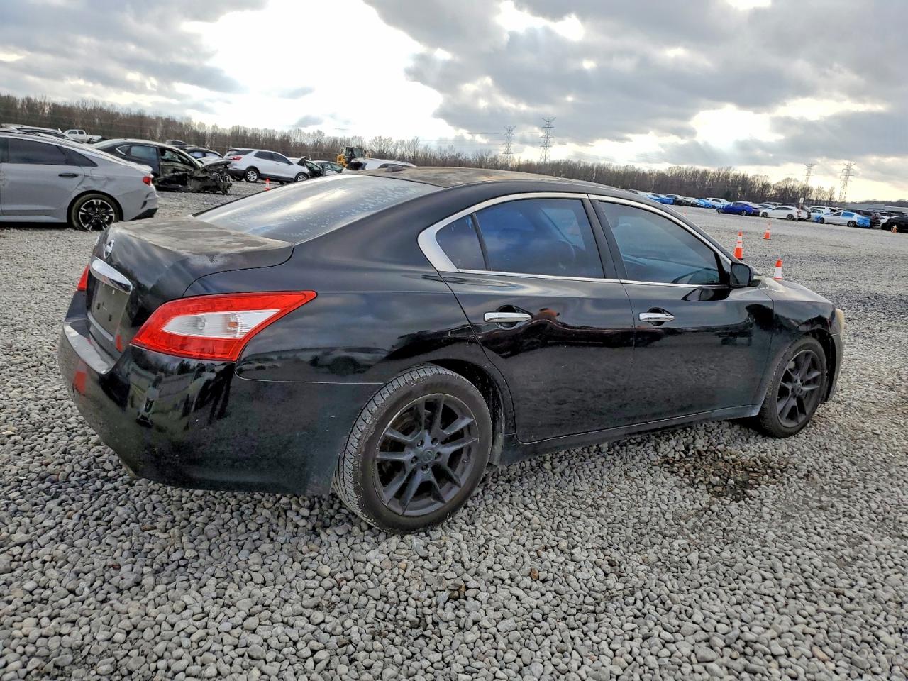 2010 NISSAN MAXIMA S photo 3