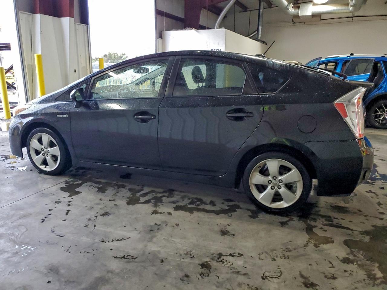 2013 TOYOTA PRIUS photo 2