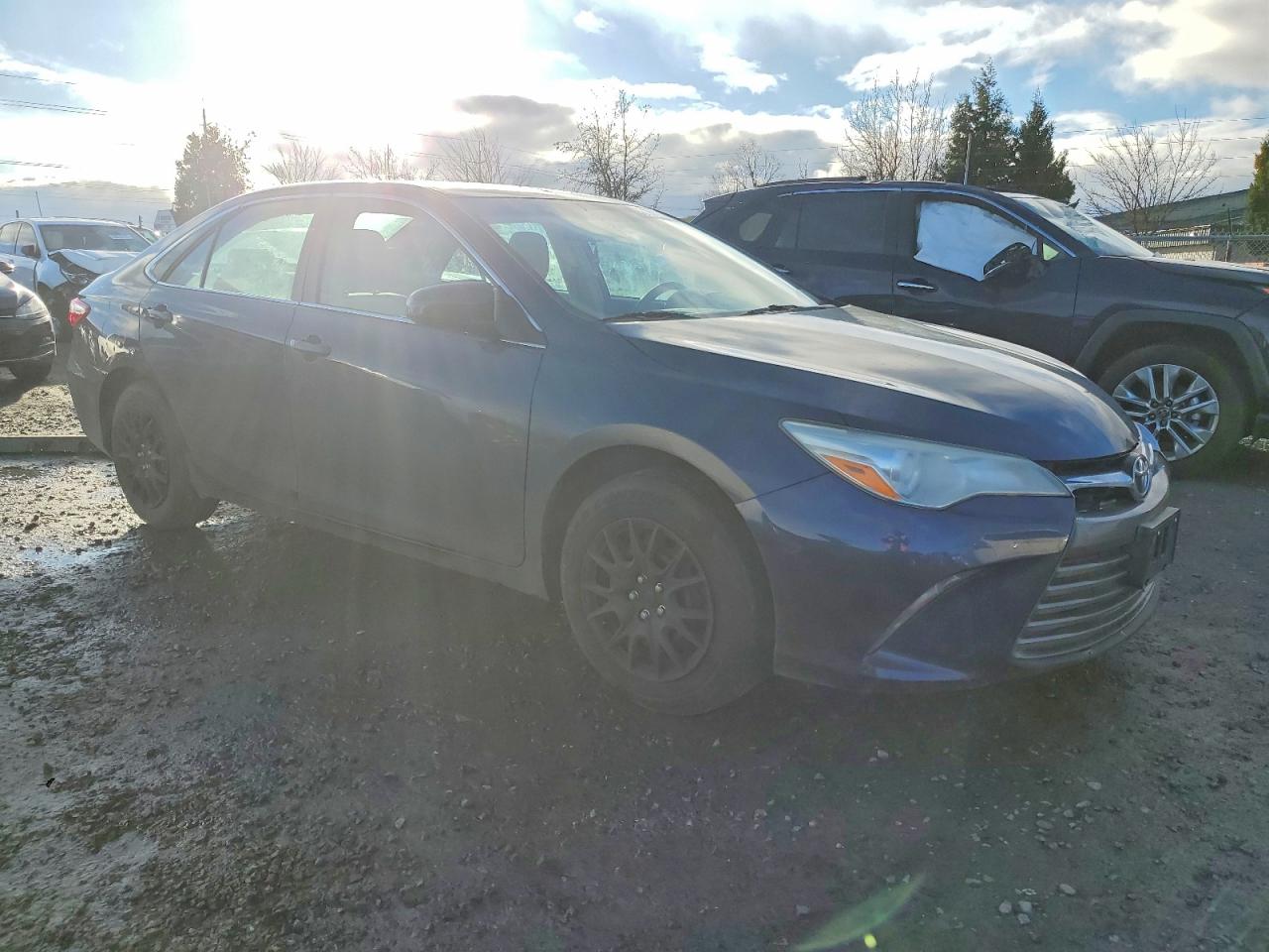 2015 TOYOTA CAMRY LE photo 4