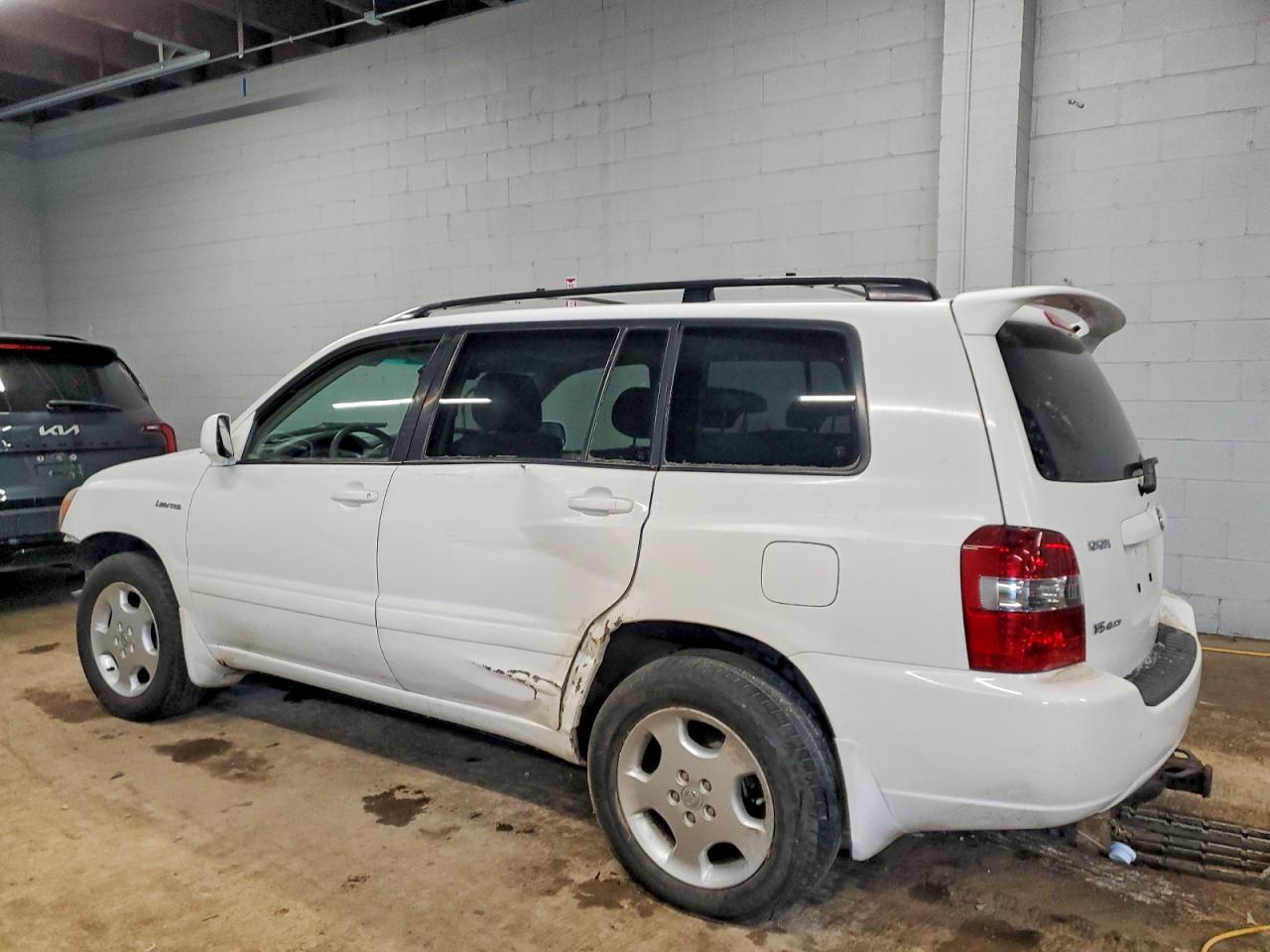 2005 TOYOTA HIGHLANDER LIMITED photo 2