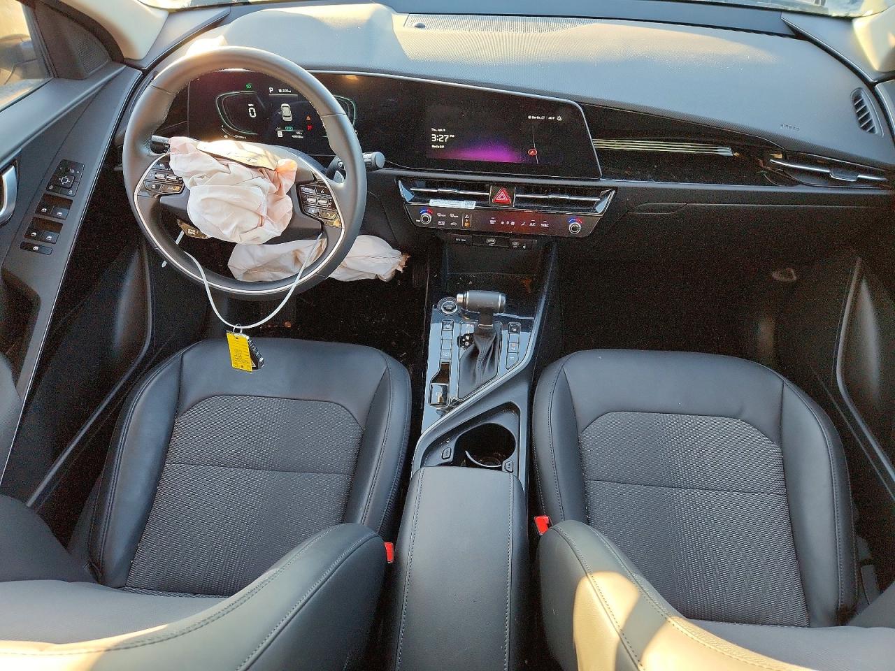 2023 KIA NIRO EX photo 8