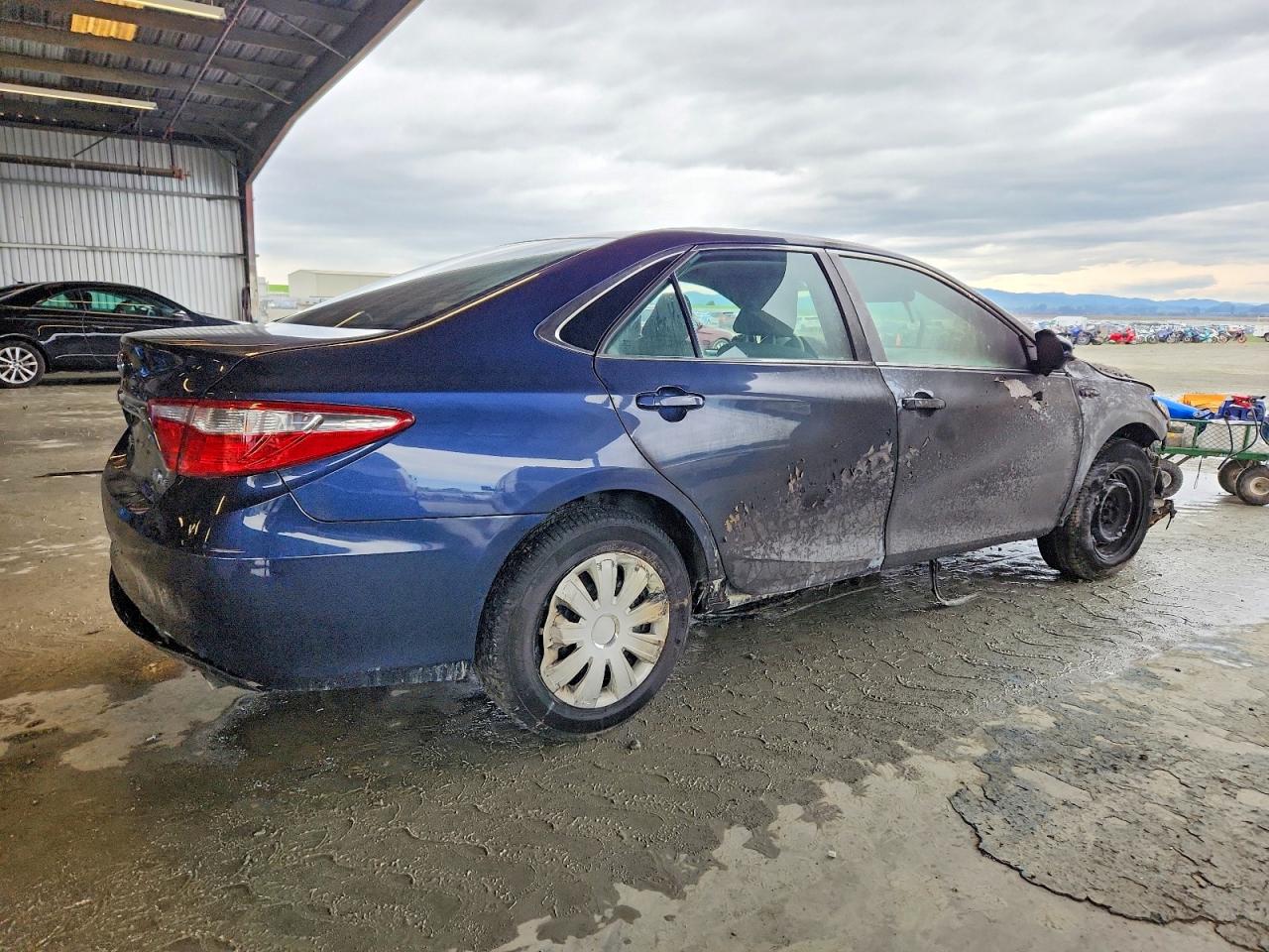 2017 TOYOTA CAMRY HYBRID photo 3