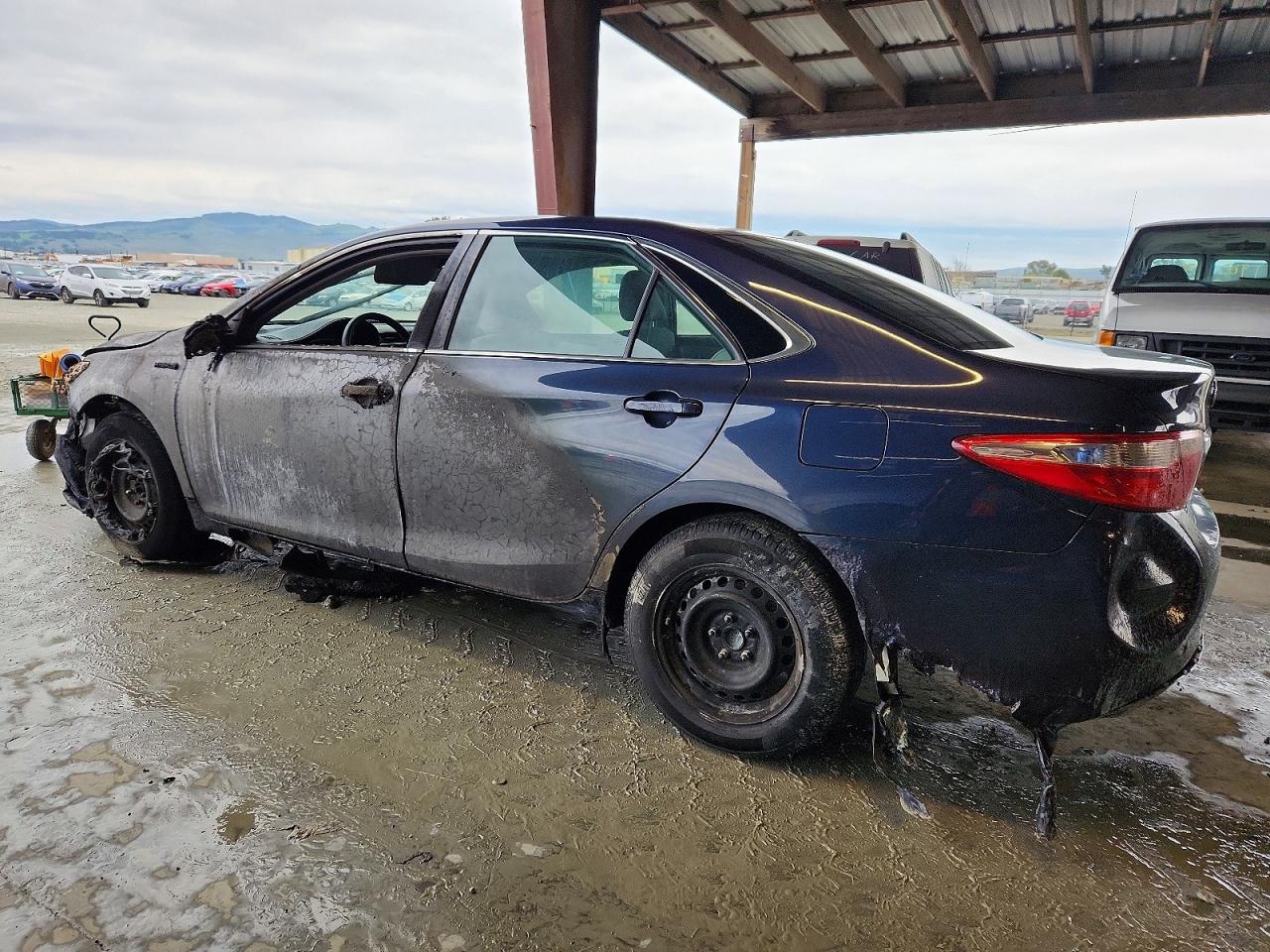 2017 TOYOTA CAMRY HYBRID photo 2
