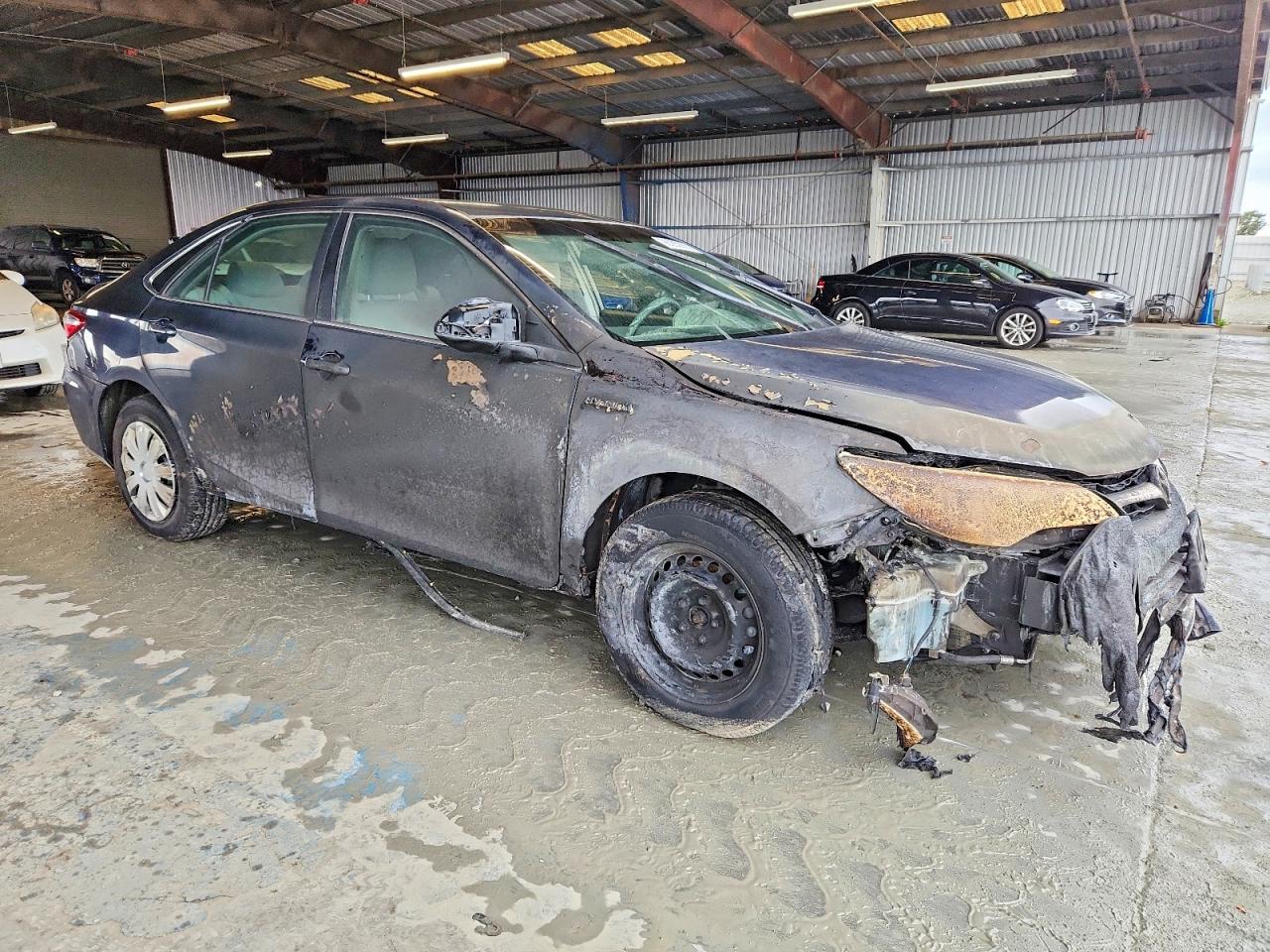 2017 TOYOTA CAMRY HYBRID photo 4