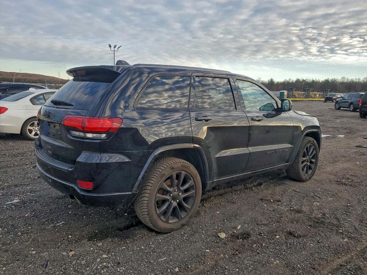 2019 JEEP GRAND CHEROKEE LAREDO photo 3