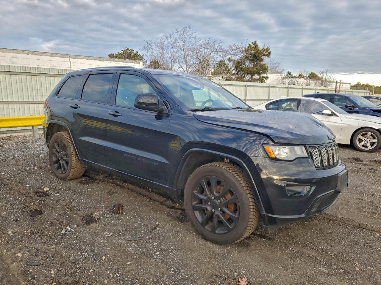 2019 JEEP GRAND CHEROKEE LAREDO photo 4