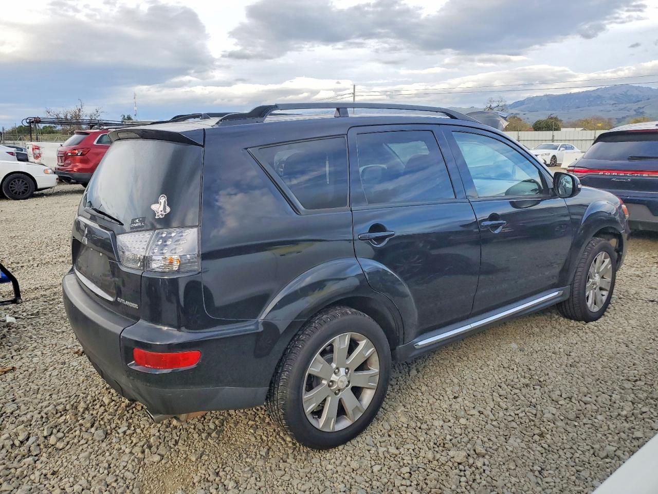 2010 MITSUBISHI OUTLANDER SE photo 3