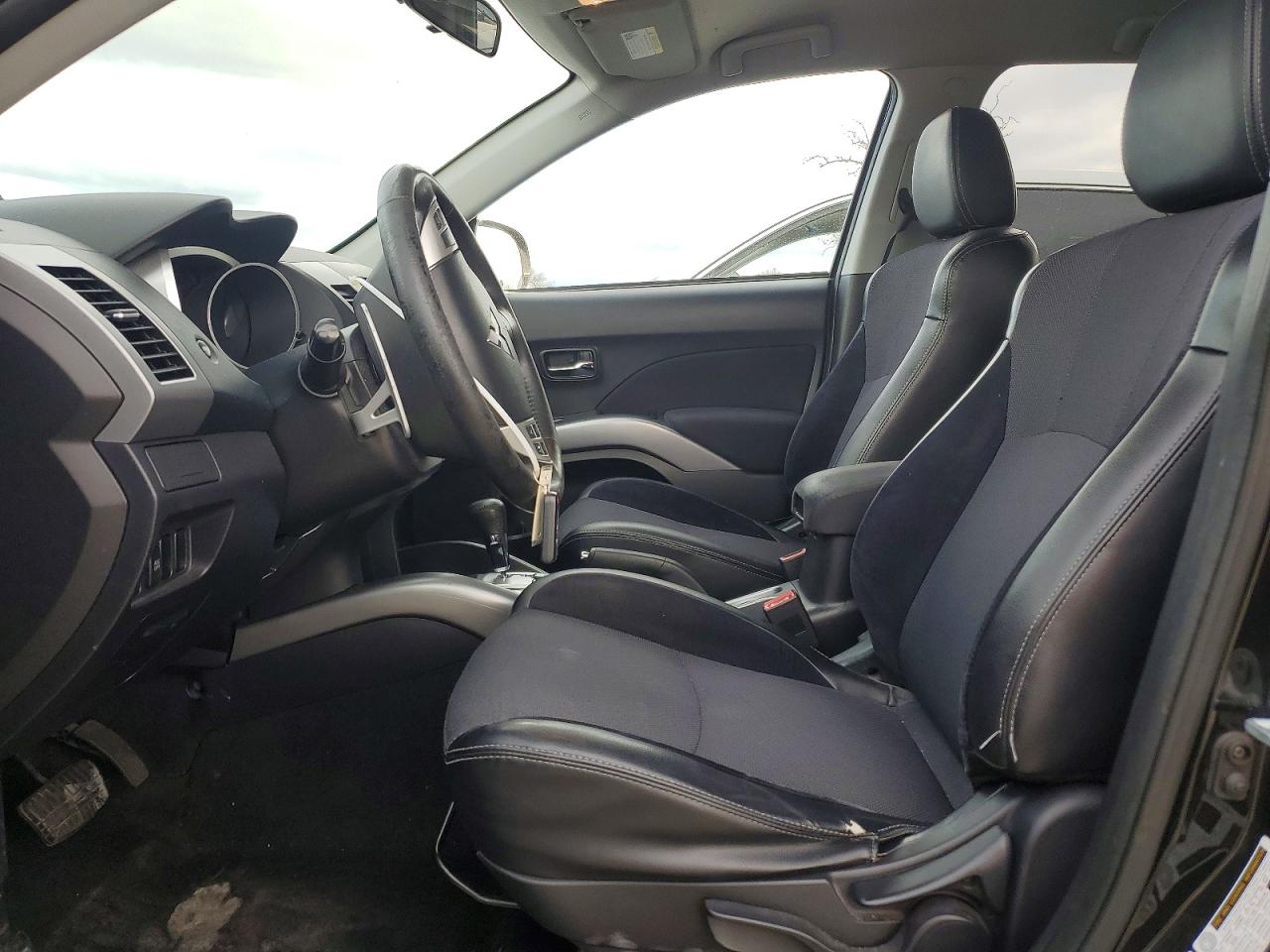 2010 MITSUBISHI OUTLANDER SE photo 7